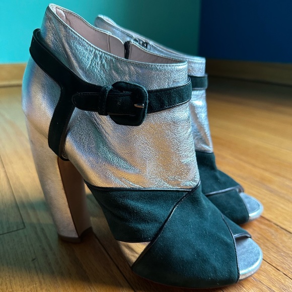 Miu Miu open toe heels from Fall-Winter 2011 runway - Picture 2 of 11